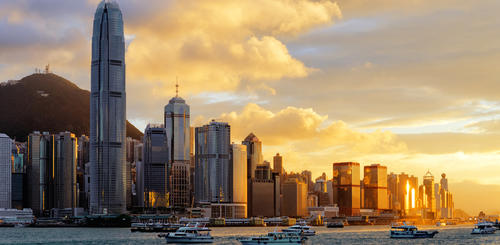 Skyline von Hongkong in der Dämmerung