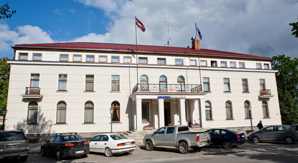 Aussenansicht Hotel Kolonna Césis