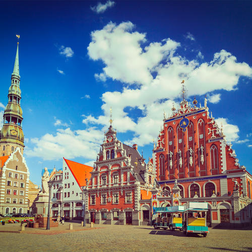 Riga Marktplatz mit Blick auf St. Peters Kirche