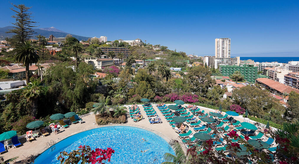 Pool mit Teideblick