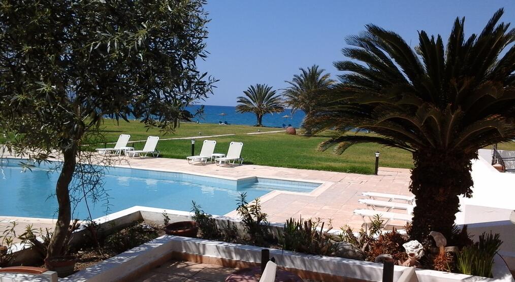 Terasse und Poollandschaft