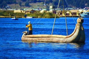 Traditionelles Boot auf dem Titicacasee
