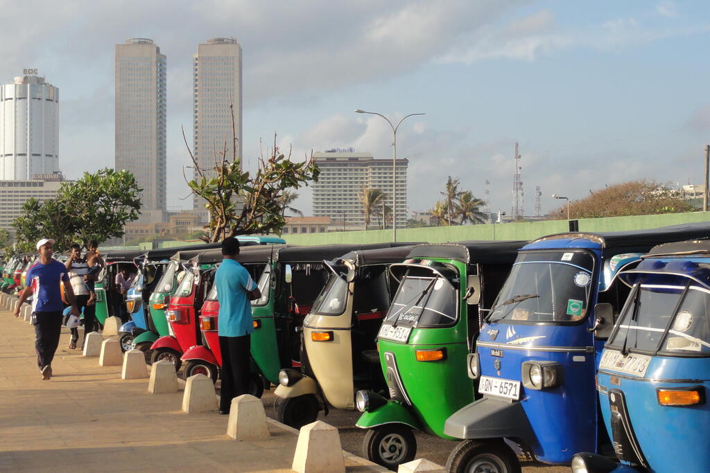 Motorikschas an der Strandpromenade von Colombo