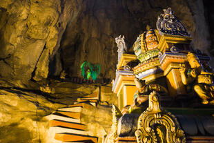 Inneres der Batu Caves 