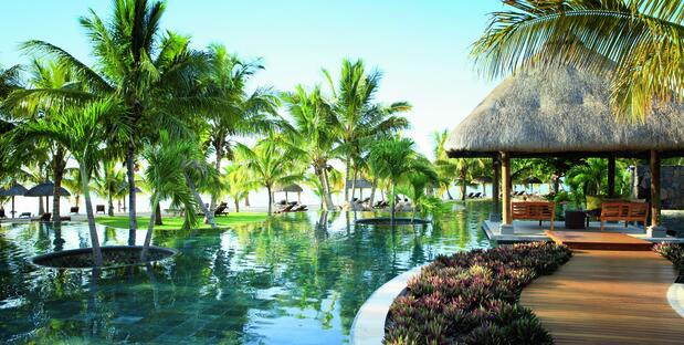 Pool Luxe le Morne Hotel