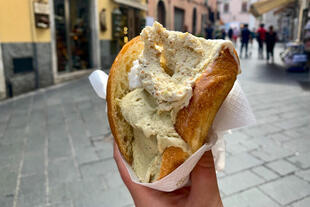 Brioche-Brot mit Gelato