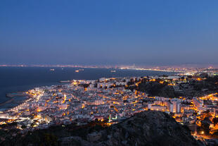 Skyline von Algier bei Sonnenuntergang
