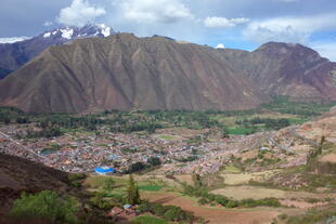 Aufsicht auf die Stadt Urubamba im Heiligen Tal der Inkas