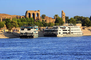 Flusskreuzfahrtschiff auf dem Nil 