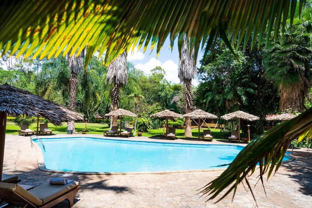 Swimmingpool in der Arumeru Lodge