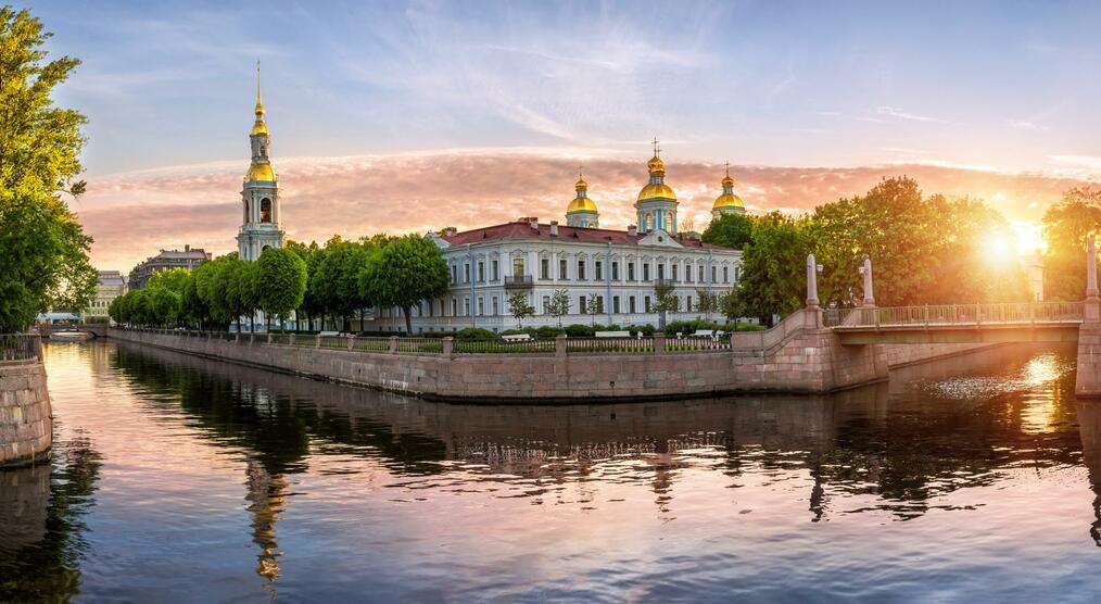 Blick auf die St. Nikolas Kathedrale aus St. Petersburg Reisen