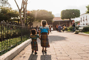 Guatemaltekische Kinder in Antigua