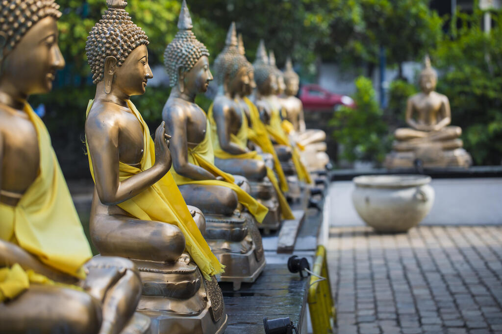 Buddha-Statuen in Colombo