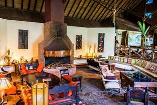 Gemeinschaftsraum in der Arumeru Lodge in Tansania