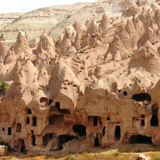 Hoehlenfelsen 