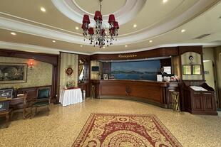 Rezeption im Hotel 