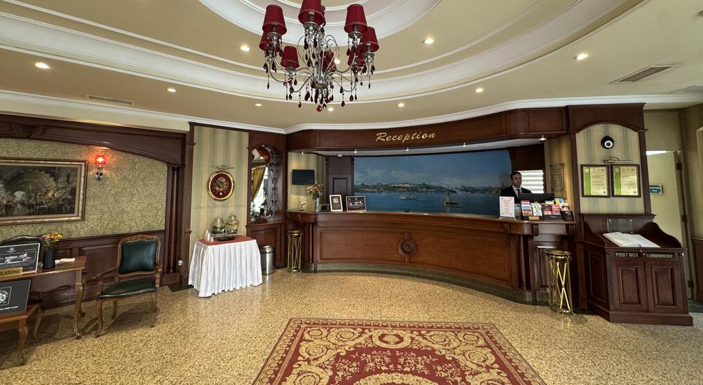 Rezeption im Hotel 