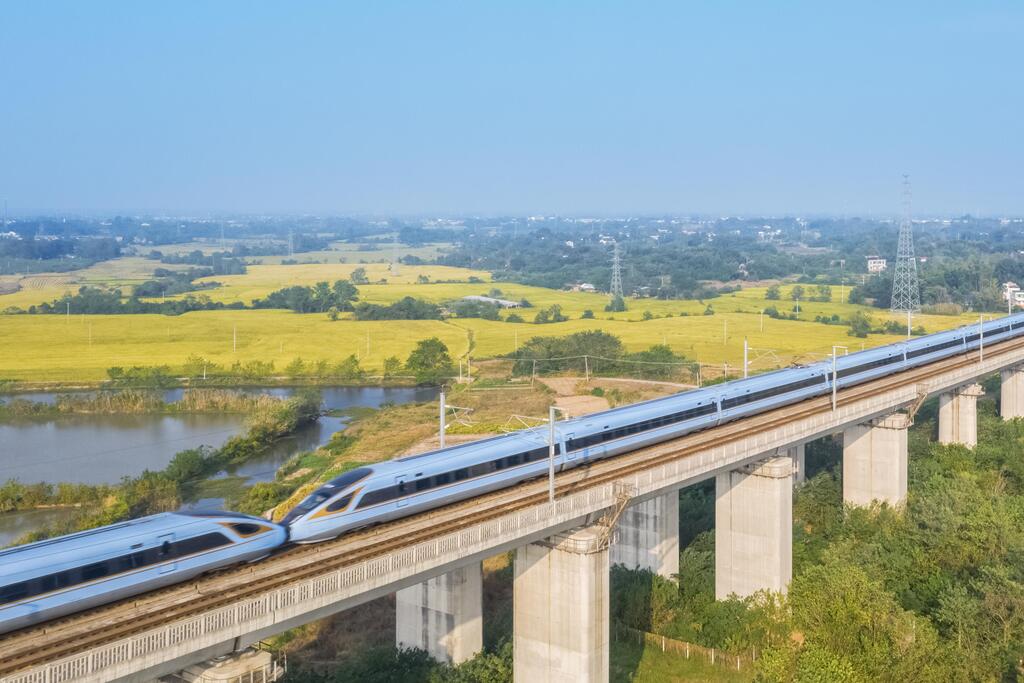 Sicht auf einen Hochgeschwindigkeitszug in China 