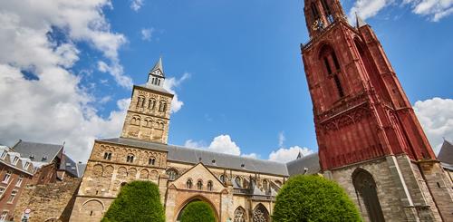 Maastricht roter Kirchturm