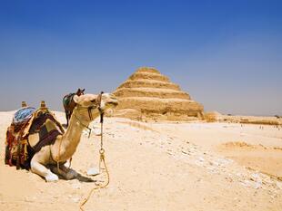 Stufenpyramide Djoser von Sakkara bei Kairo