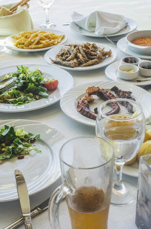 Griechische Speisen in einem Restaurant