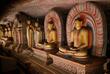 Statuen im Dambulla Höhlentempel