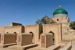 Pahlavan Mahmud Mausoleum 