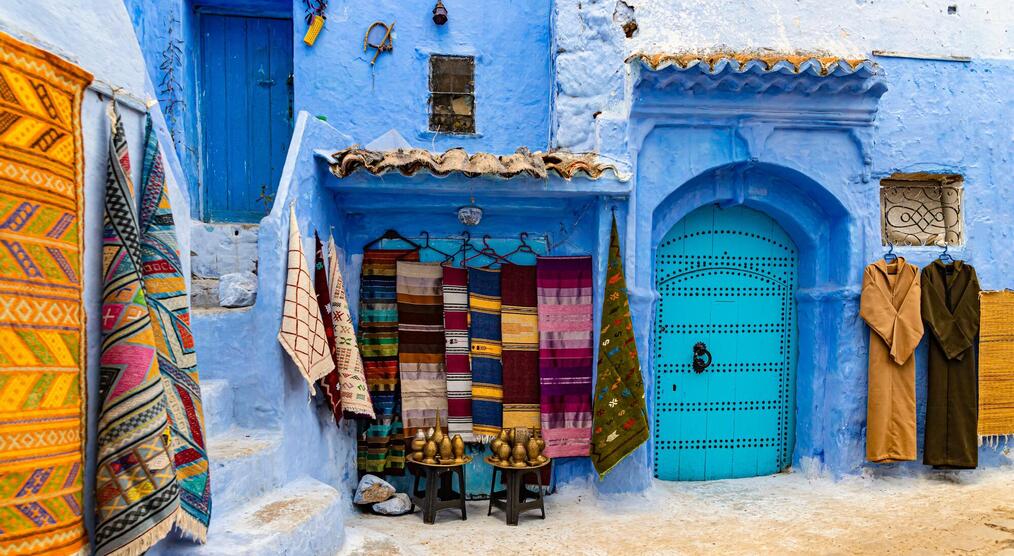Blaue Straße in Chefchaouen bei einer 10 Tage Marokko Rundreise