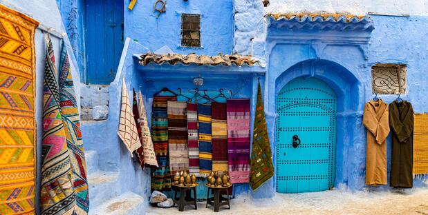 Blaue Straße in Chefchaouen bei einer 10 Tage Marokko Rundreise
