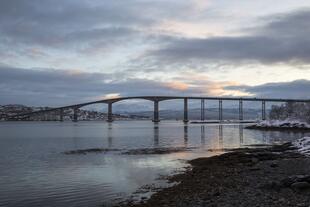 Brücke über den Gisund bei Finnsnes