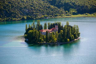 Visovac See und Kloster in Kroatien