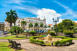 Nationaltheater in Casco Antiguo