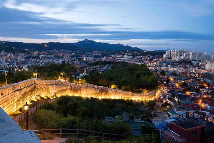 Blick auf die Skyline von Seoul im Naksan Park 