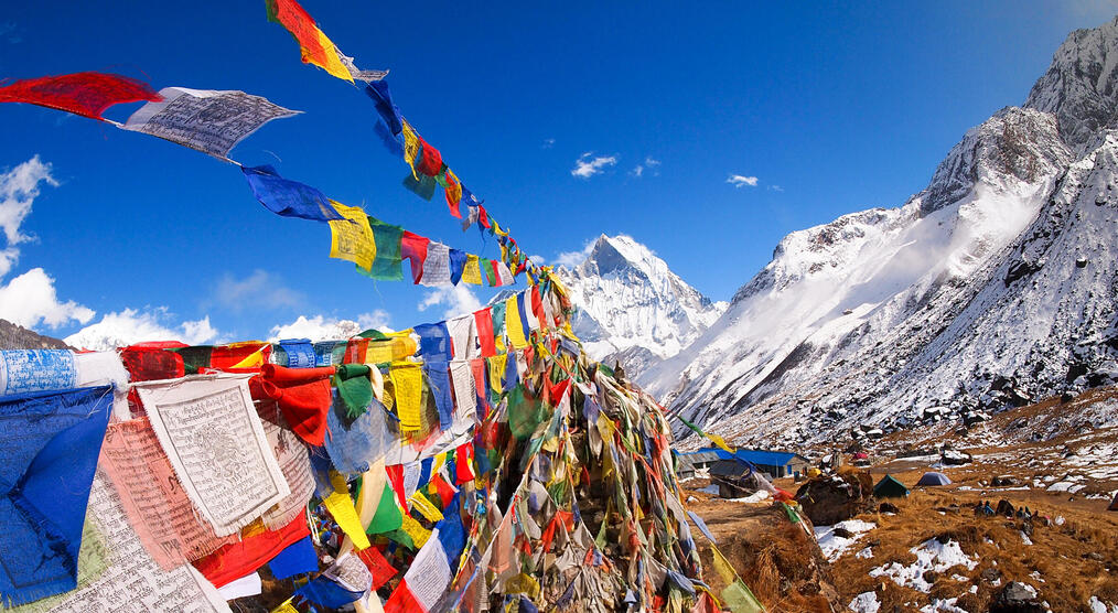 Blick auf die Bergspitzen während einer Nepal Gruppenreise