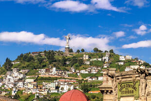 Blick auf Panecillo Hill in Quito