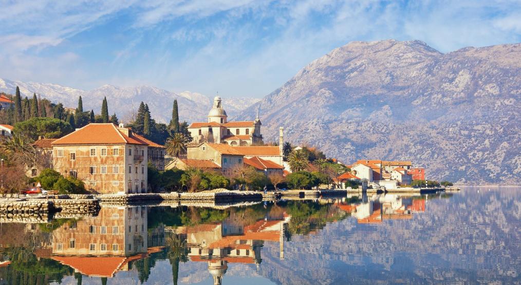 Prcanj in der Bucht von Kotor, Montenegro, Balkan Reisen