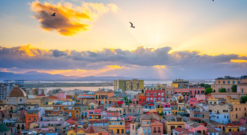 Sonnenuntergang über Cagliari, Sardinien Reisen