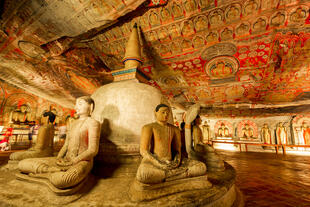Buddha Statuen in den Dambulla Höhlen