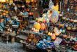 Bunte Lampen auf dem Khan-al-Khalili Basar
