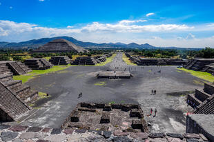 Blick über Teotihuacán