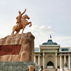 Damdin Sukhbaatar Statur und Parlament am Suhbaatar Square