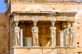 Statuen beim Erechtheion Tempel Akropolis