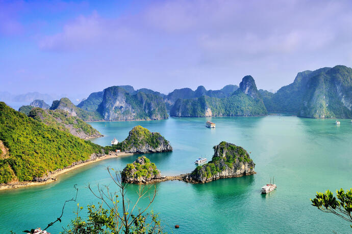 Blick auf die Halong-Bucht in Vietnam