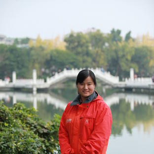Reiseleiterin Yang Min
