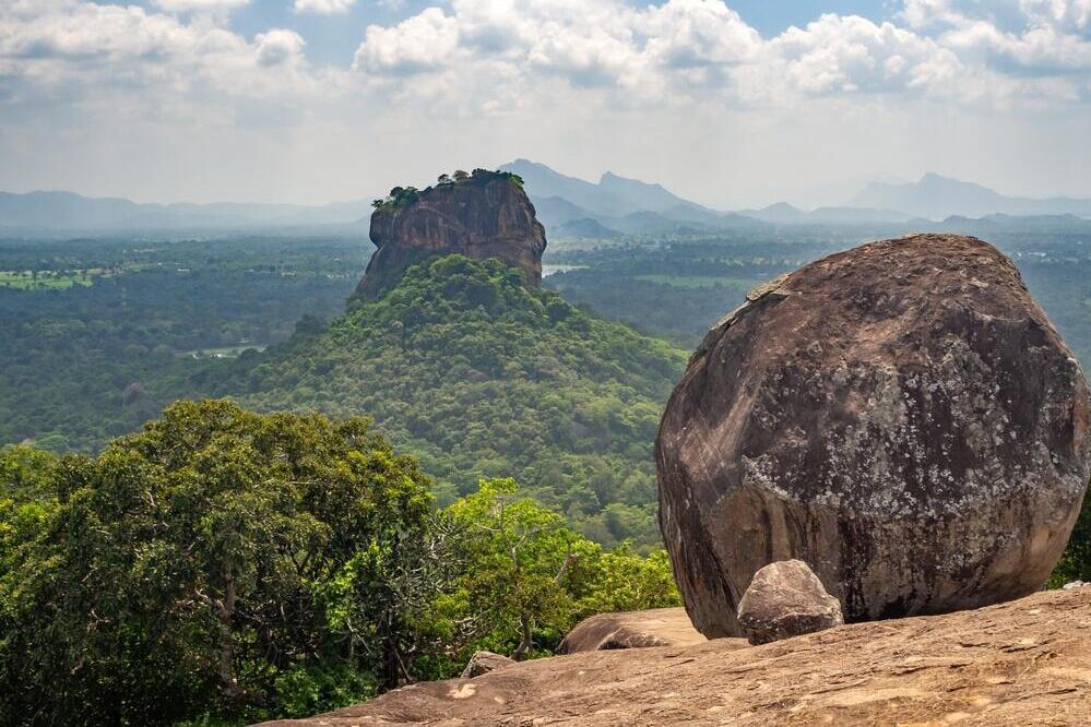 Blick auf den Sigiriya Felsen
