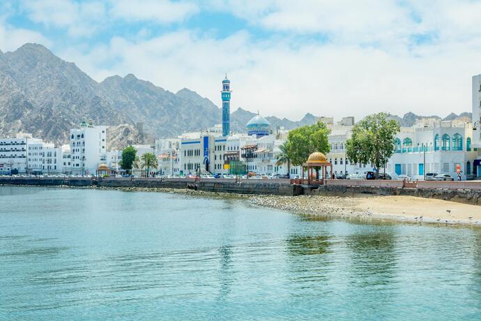 Blick auf die Hauptstadt Muscat und die Promenade Mutrahs bei einer Oman Reise