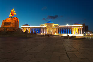 Sukhbaatar Platz bei Nacht
