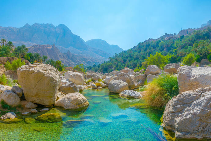 Die türkisblauen Oasen des Wadi Tiwi im Oman