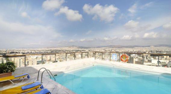 Swimming-Pool auf der Dachterrasse