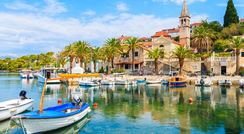 Hafen Dorf in Kroatien auf Brac Reisen